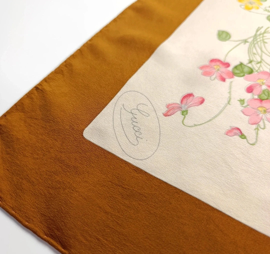 Foulard Gucci Vintage Motivo "Flora" con Bordo Marrone