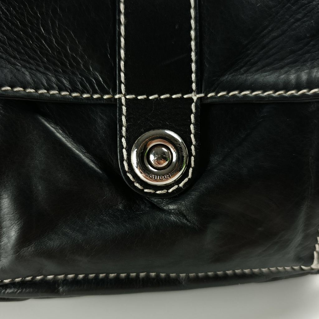 Borsa a Mano Gucci in Pelle Nera con Patch Decorativo