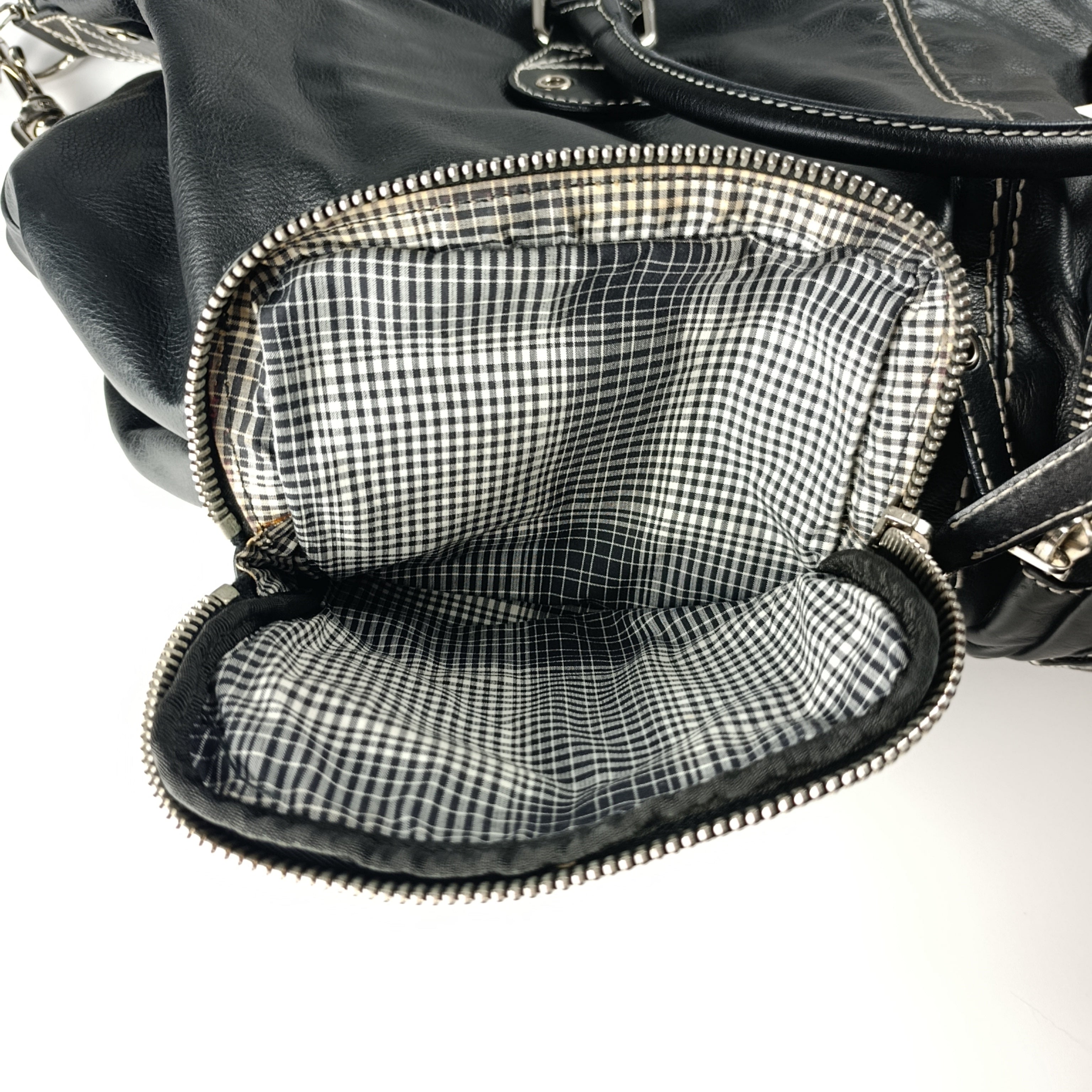 Borsa a Mano Gucci in Pelle Nera con Patch Decorativo