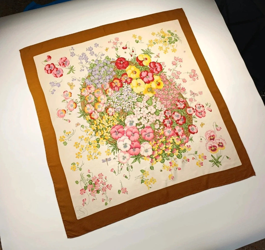Foulard Gucci Vintage Motivo "Flora" con Bordo Marrone