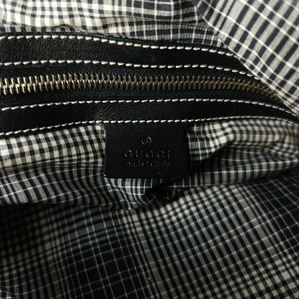 Borsa a Mano Gucci in Pelle Nera con Patch Decorativo