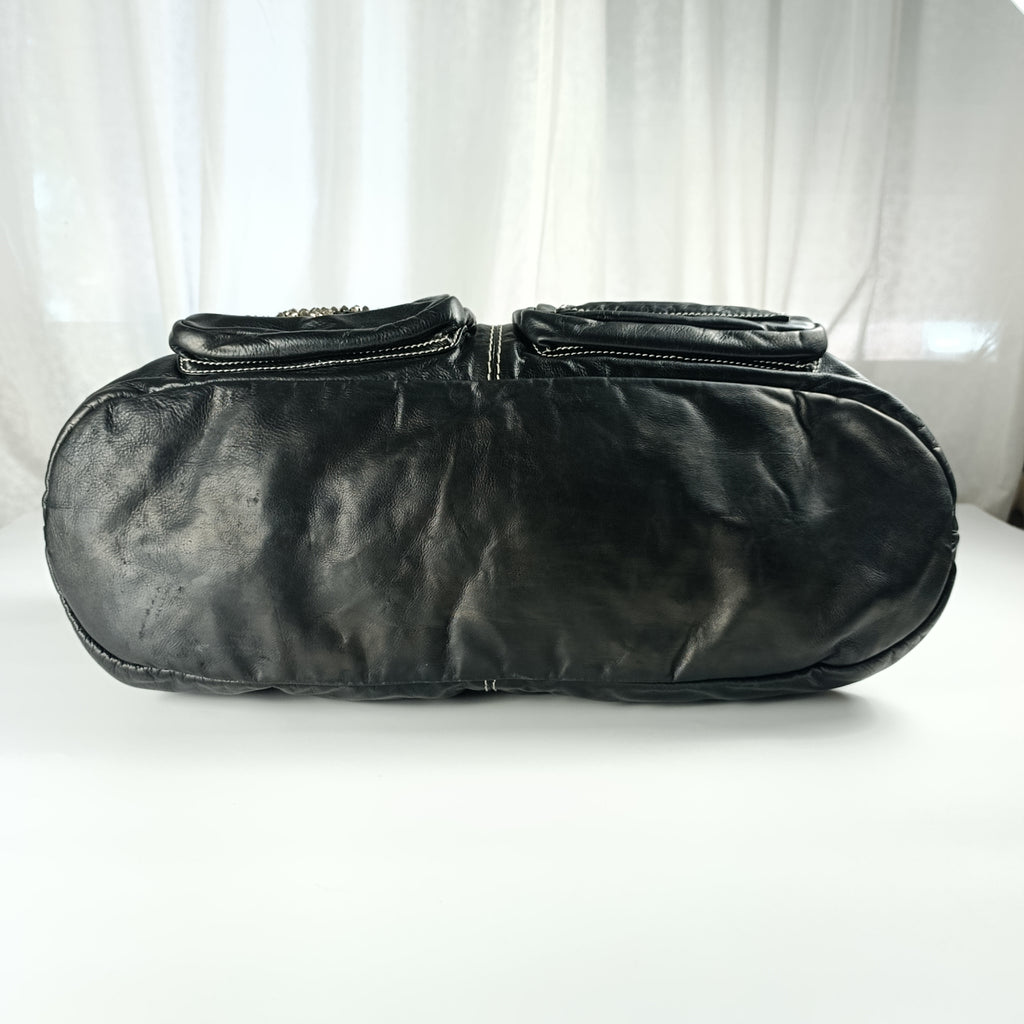 Borsa a Mano Gucci in Pelle Nera con Patch Decorativo
