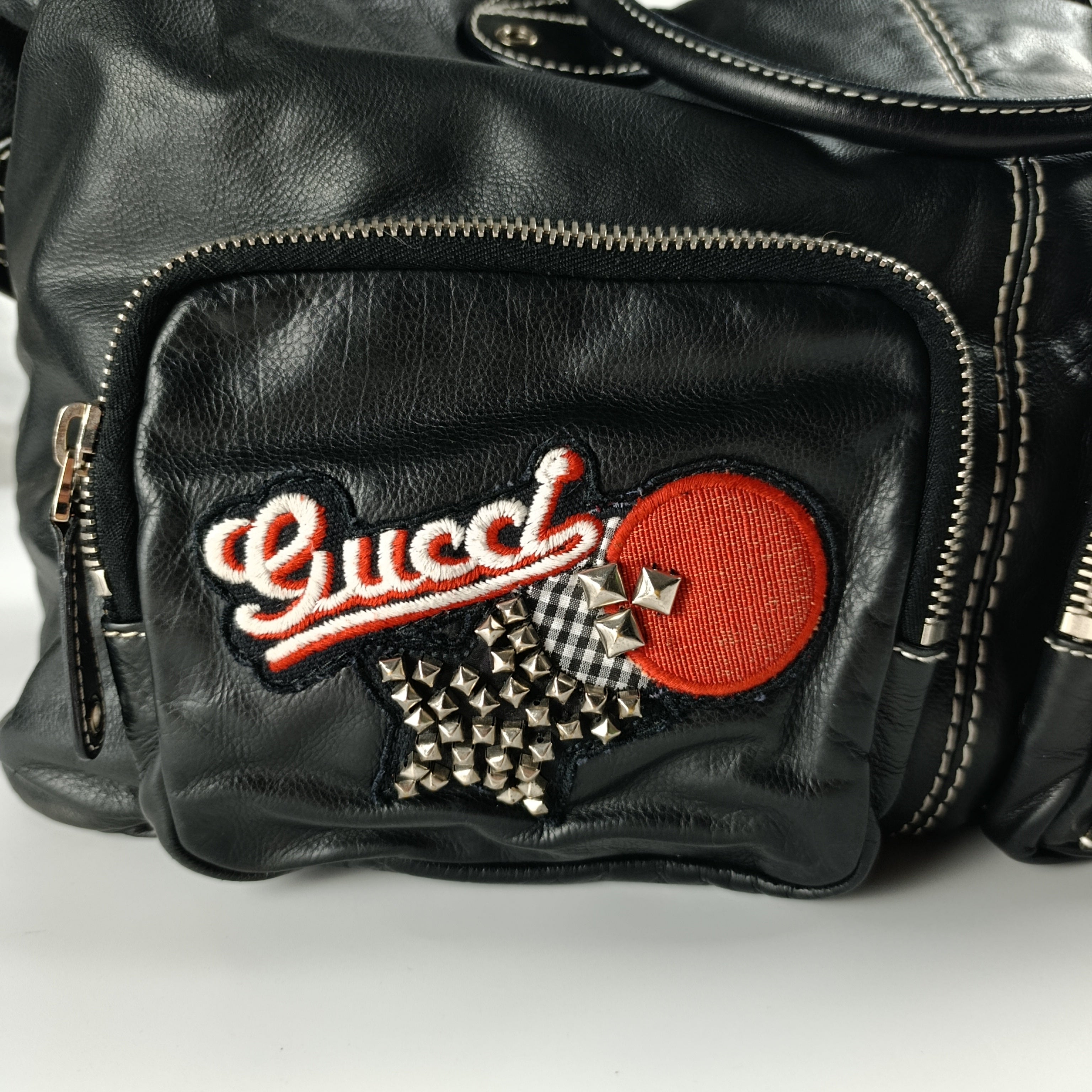 Borsa a Mano Gucci in Pelle Nera con Patch Decorativo