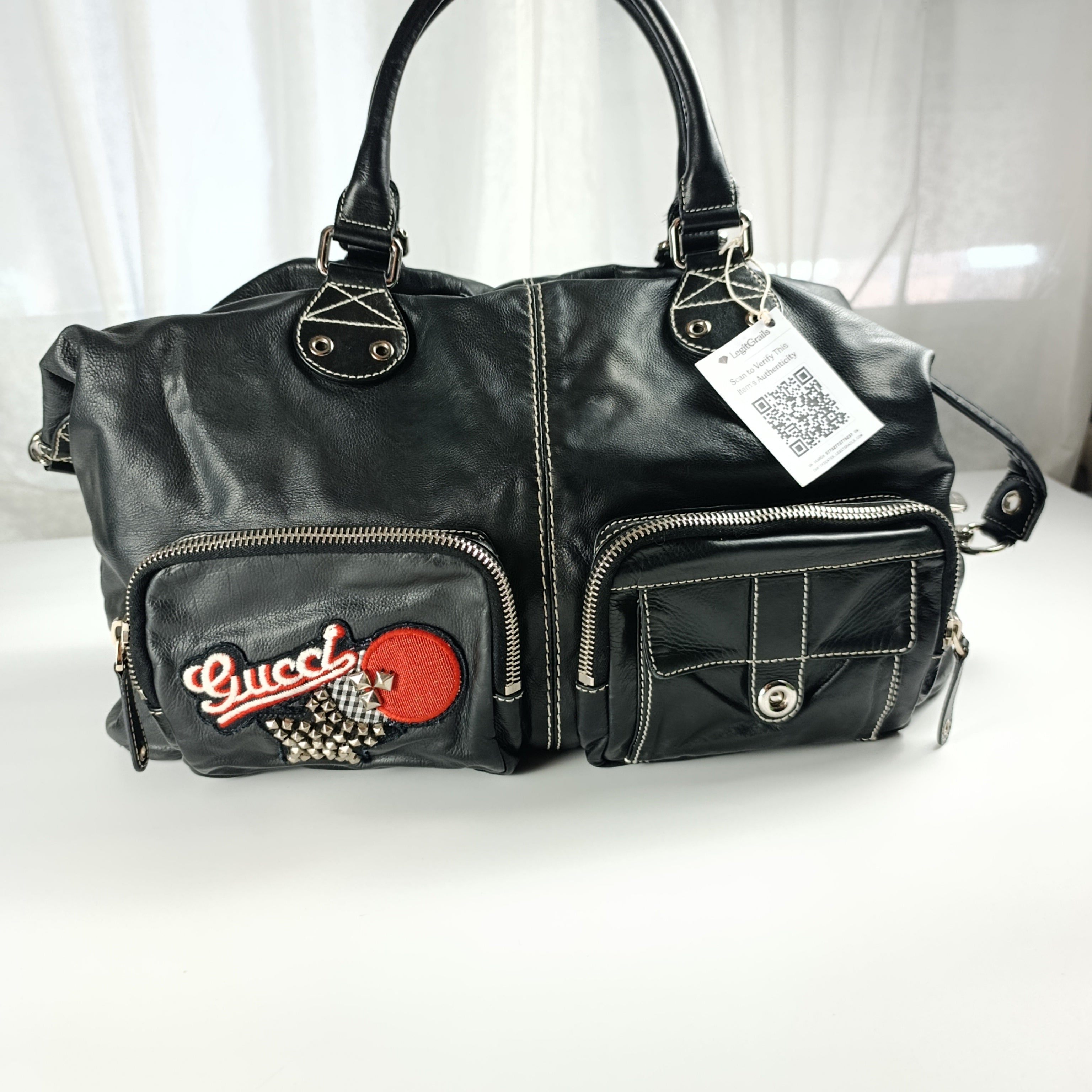 Borsa a Mano Gucci in Pelle Nera con Patch Decorativo